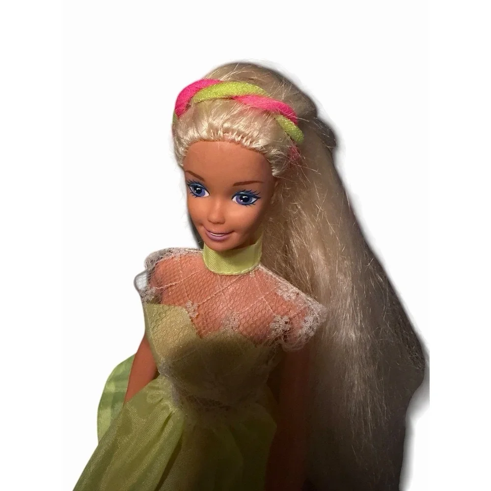 Vintage 90's Blonde Barbie Doll  With Purple Eyes  Neon Outfit With Accessories‎